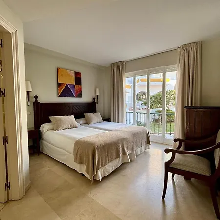 De Lujo Alanda Club Apartment